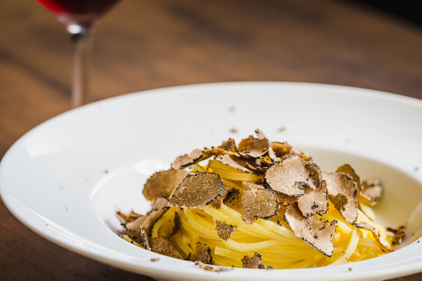 vino rosso e tagliolini al tartufo vino rosso e tagliolini al tartufo